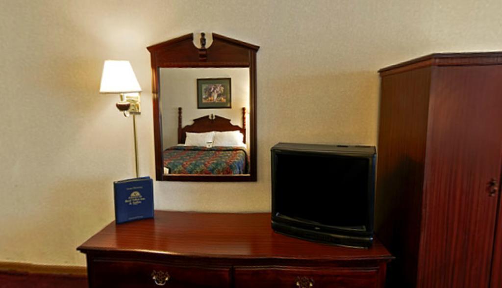 Americas Best Value Inn Waukegan Exterior foto